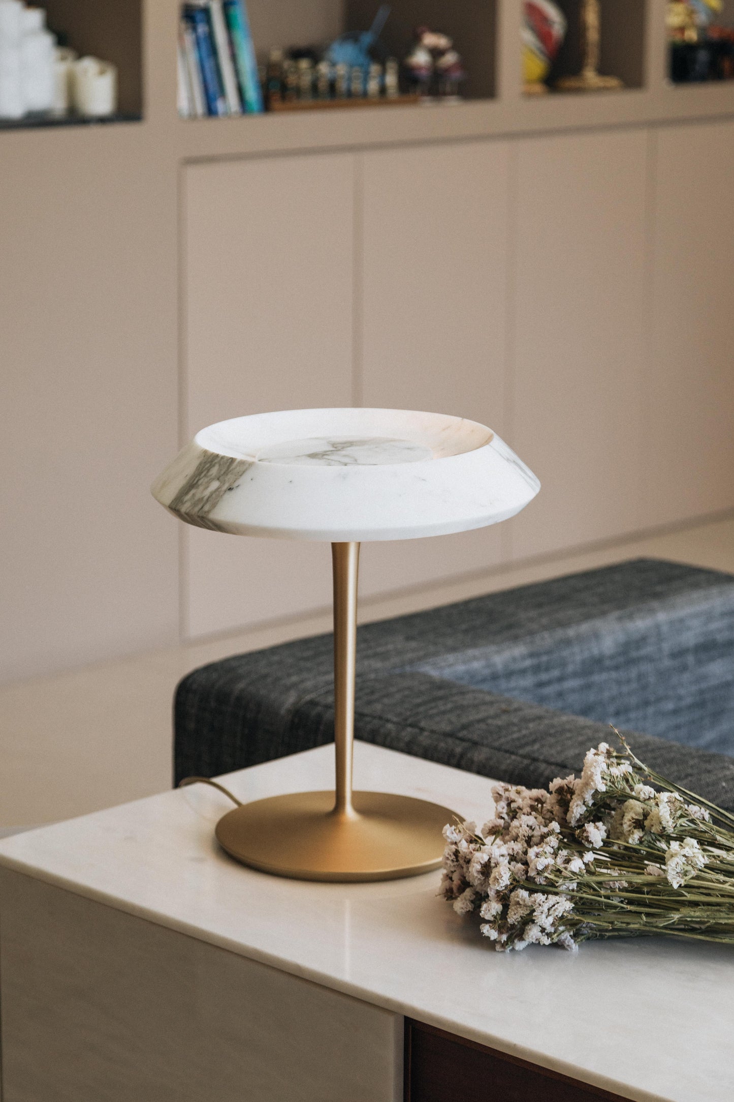 FIORE – Sculptural Marble Table Lamp