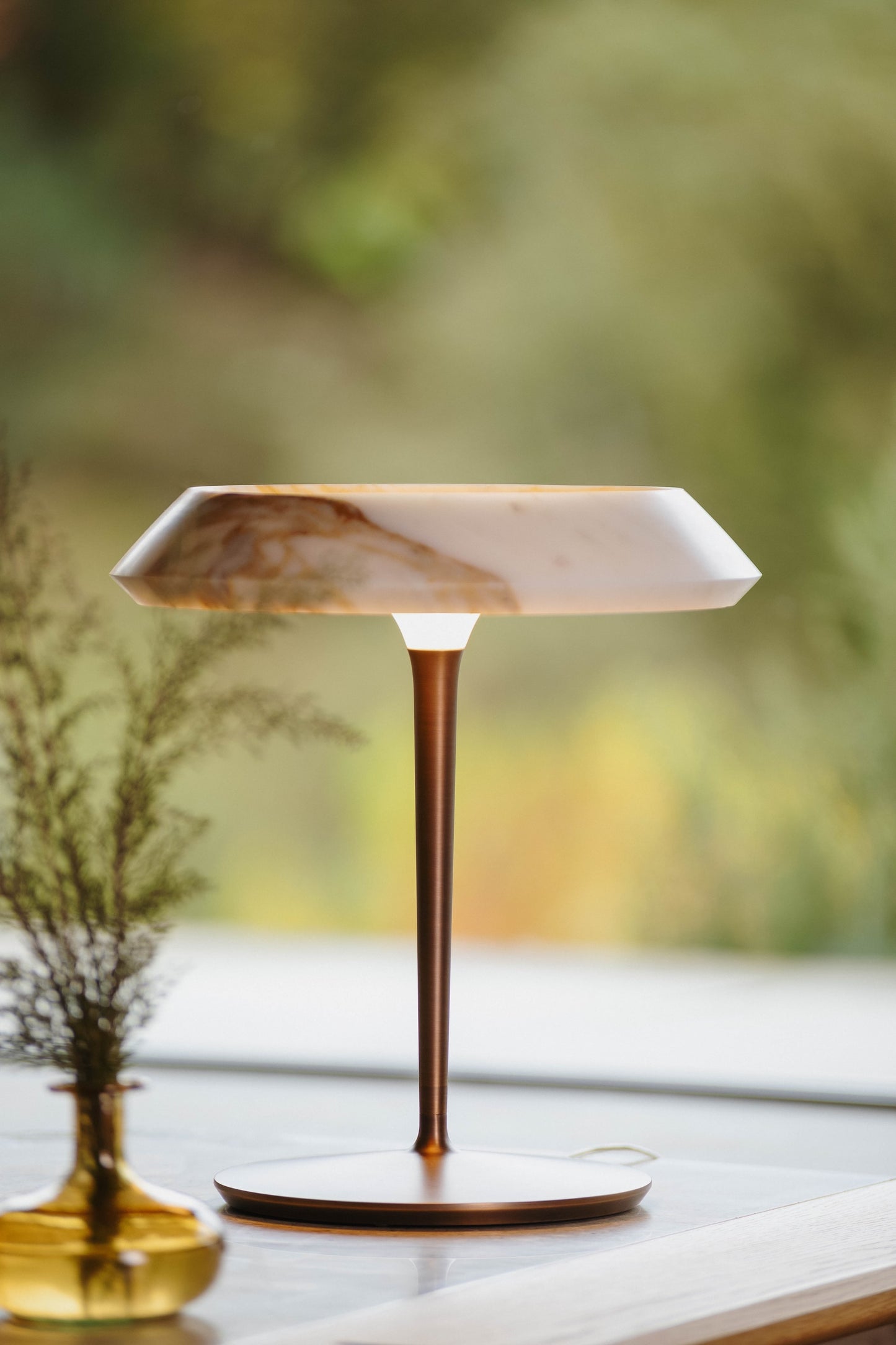 FIORE – Sculptural Marble Table Lamp