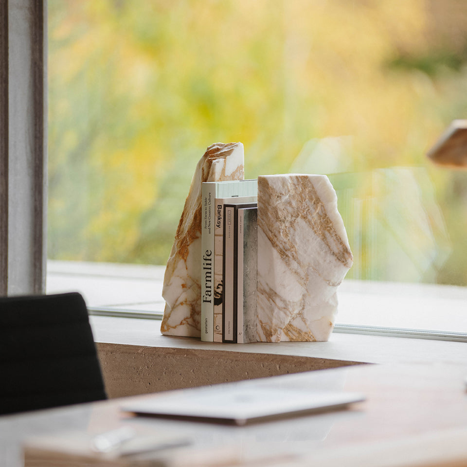 Bookend – Raw Calacatta Oro